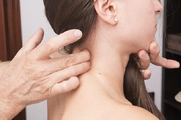Distonia serviks: gejala, diagnosis, dan pengobatan