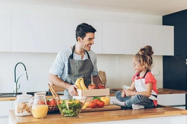 È buono mangiare le banane e bere il latte in combinazione?