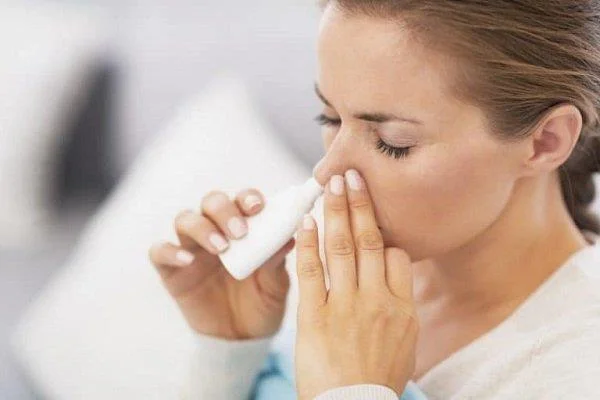 Effetti collaterali dello spray nasale Pivalone